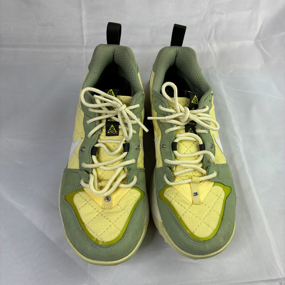 Nike ACG Lowcate Solar Flare Men's Size 7.5 DM8019-700 Outdoor Trail Sneaker